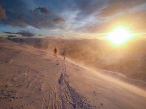 Skitour Sonnenuntergang Sekt